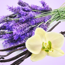 Load image into Gallery viewer, Premium Soy Candles (FLORAL) (White Jar)